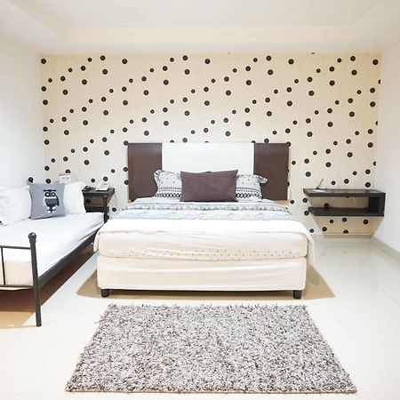 Hotel Mangga Dua Makassar Buitenkant foto