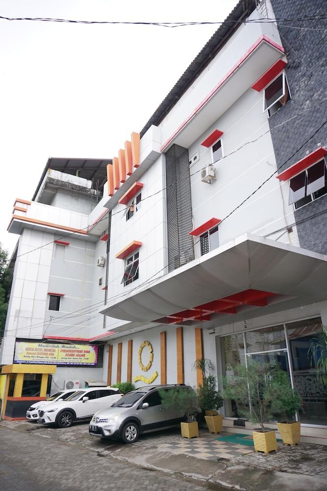Hotel Mangga Dua Makassar Buitenkant foto