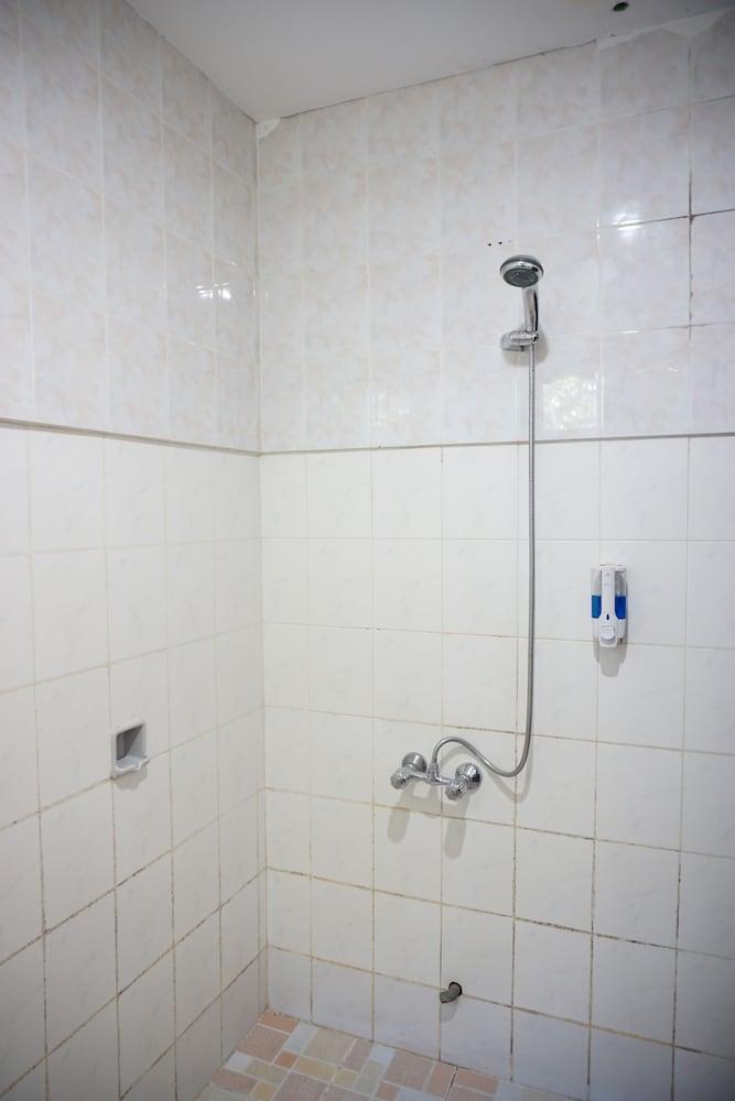 Hotel Mangga Dua Makassar Buitenkant foto