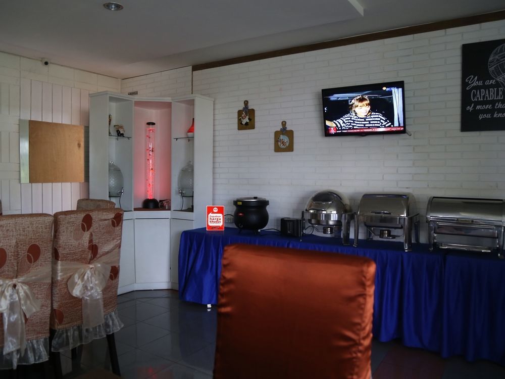 Hotel Mangga Dua Makassar Buitenkant foto