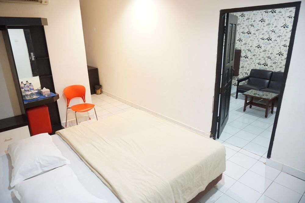 Hotel Mangga Dua Makassar Buitenkant foto