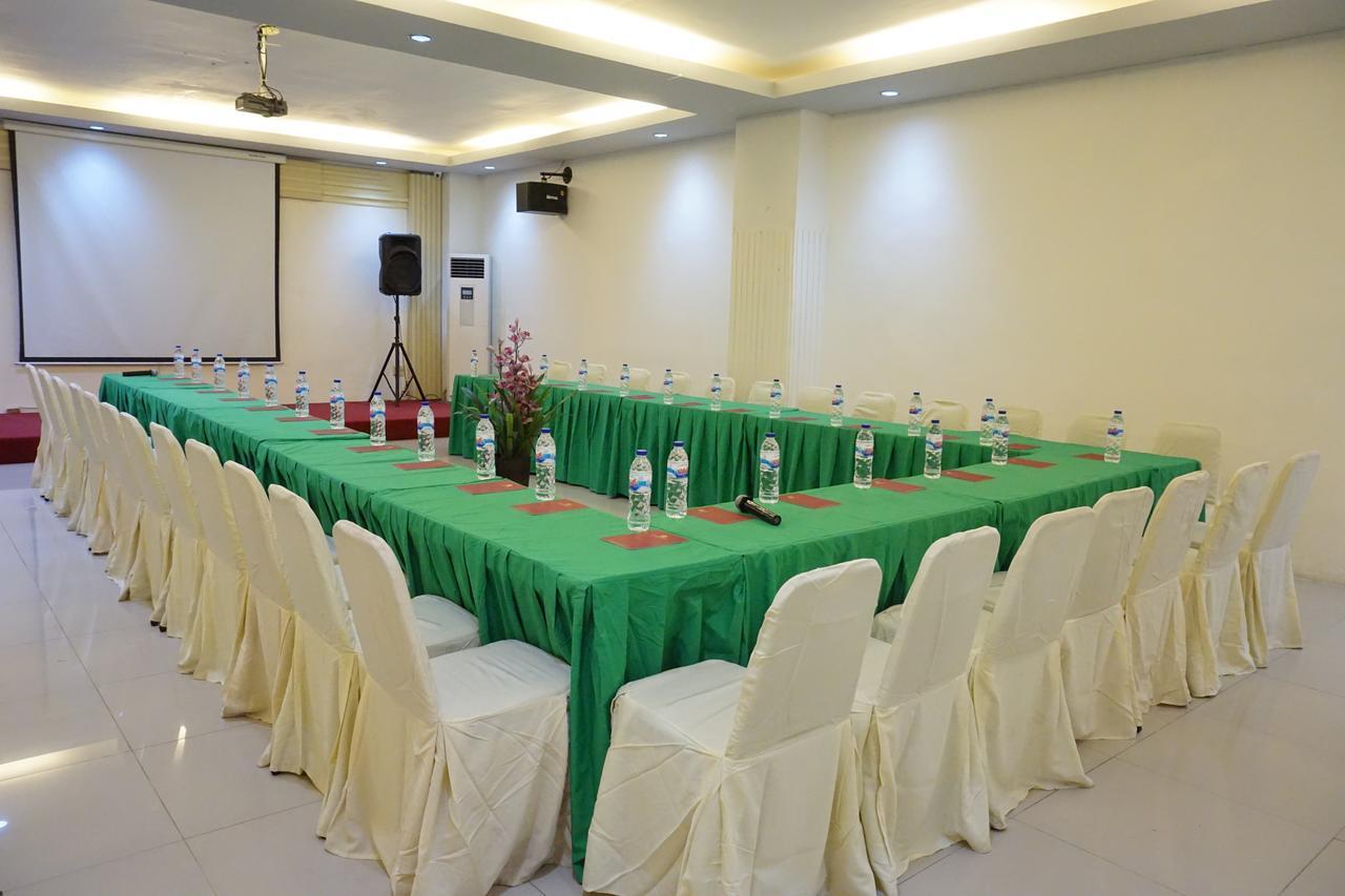 Hotel Mangga Dua Makassar Buitenkant foto