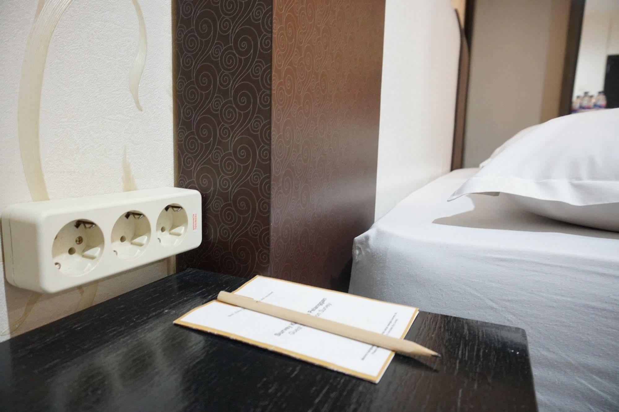 Hotel Mangga Dua Makassar Buitenkant foto