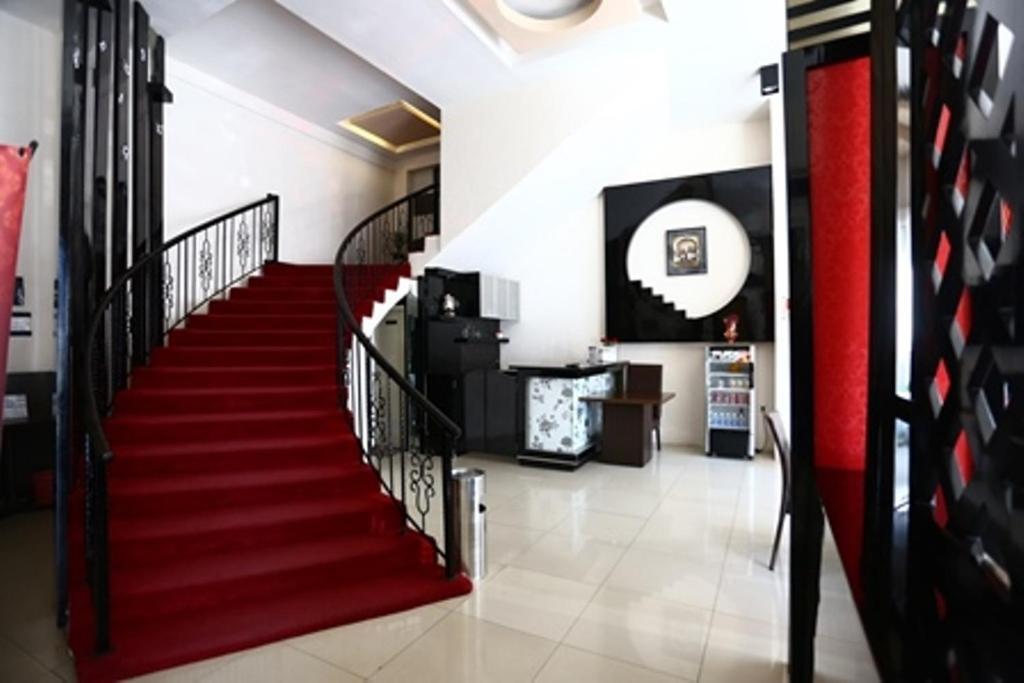 Hotel Mangga Dua Makassar Buitenkant foto