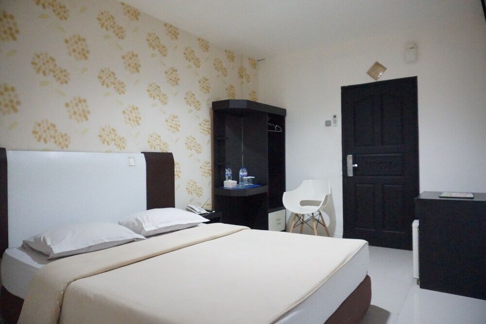 Hotel Mangga Dua Makassar Buitenkant foto