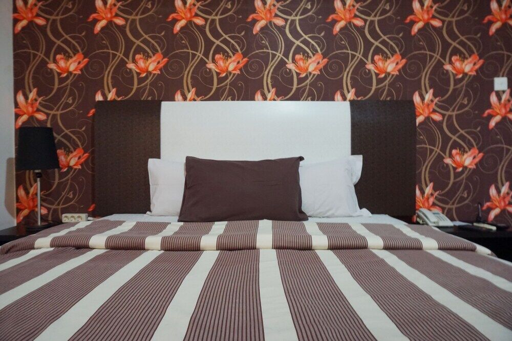 Hotel Mangga Dua Makassar Buitenkant foto