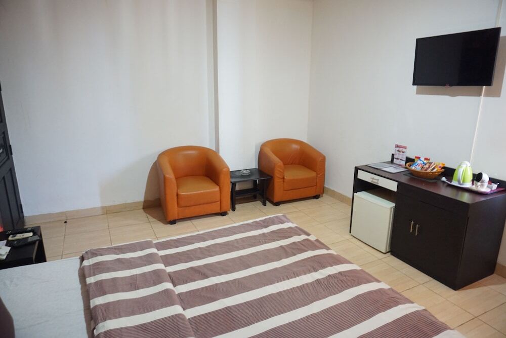Hotel Mangga Dua Makassar Buitenkant foto